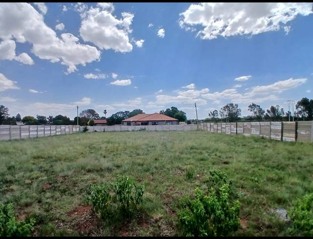1,018M² VACANT LAND FOR SALE IN KOOKRUS